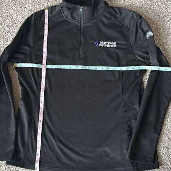 The North Face Ladies Tech Fleece “Anytime Fitness” 1/4 Zip Top! - Picture 4 of 10